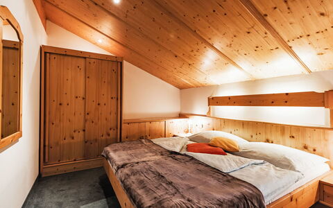 Tuenta: Madera, Techo, Manchas De Madera, Landform Glaciales, Madera Dura, Habitación, Cuarto De Troncos, Cajón, Alpes, Gabinetes