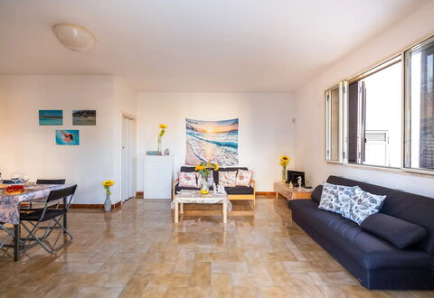 Casa Perla, Ac, Wifi, Porto Cesareo: Mueble, Piso, Sofá, Suelo, Diseño De Interiores, Madera, Sala, Techo, Habitación, Departamento