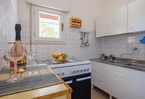 Casa Castiglione With Balcony: Cocina, Aparato De Cocina, Mostrador, Electrodoméstico, Piso, Diseño De Interiores, Mueble, Suelo, Electrodoméstico, Fregadero