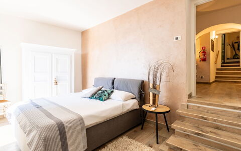 Al Forte: Mueble, Diseño De Interiores, Piso, Suelo, Pared, Cama, Habitación, Madera, Habitación, Suelos De Madera
