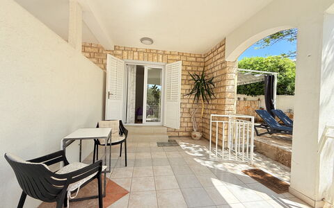 Appartamento Olive Garden, Ac, Wifi, Hvar: Suelo, Mueble Para Exteriores, Porche, Balcón, Silla, Loseta, Sombra, Losa, Recurso, Villa