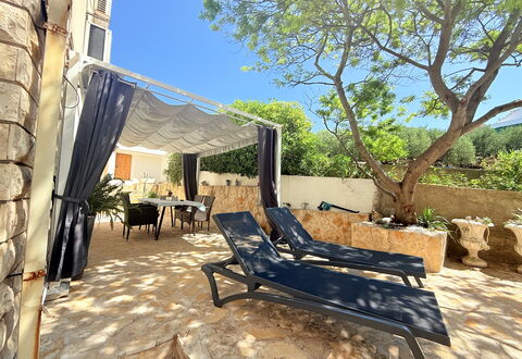 Appartamento Olive Garden, Ac, Wifi, Hvar: Mueble Para Exteriores, Mueble, Piscina, Sombra, Silla, Recurso, Eco Hotel, Losa, Sunlounger, Patio