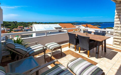 Peaceful Apartment With Beautiful View - Hvar: Departamento, Balcón, Recurso, Inmuebles, Condominio, Hotel, Villa, Eco Hotel, Mueble Para Exteriores, Ático
