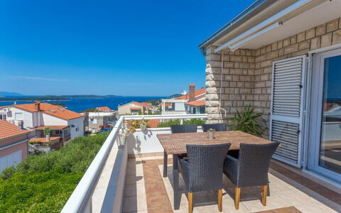 Peaceful Apartment With Beautiful View - Hvar: Departamento, Mar, Balcón, Costa, Villa, Recurso, Eco Hotel, Pretil, Ático, Planta De Casa