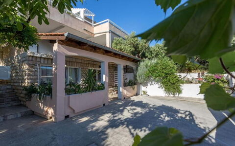 Appartamento Nomads, Ac, Wifi Hvar: Sombra, Hacienda, Inmuebles, Maceta, Diseño, Yarda, Planta De Casa, Patio, Estructura Al Aire Libre, Balcón