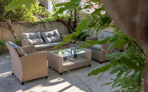 Appartamento Nomads, Ac, Wifi Hvar: Mueble, Mueble Para Exteriores, Silla, Sombra, Jardín, Mesa Al Aire Libre, Patio, Mesa De Café, Mimbre
