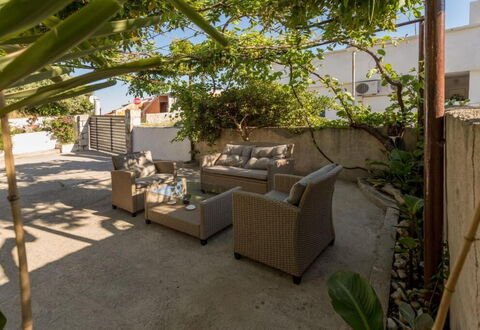 Appartamento Nomads, Ac, Wifi Hvar: Maceta, Mueble, Mueble Para Exteriores, Sombra, Planta De Casa, Jardín, Silla, Patio, Yarda