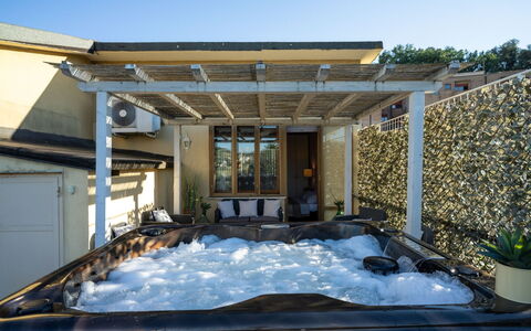 Casamia Tuscan Oasis: 4Br Panoramic Penthouse, Sky: Material Compuesto, Piscina, Sombra, Mueble Para Exteriores, Diseño, Jacuzzi, Estructura Al Aire Libre, Eco Hotel, Recurso