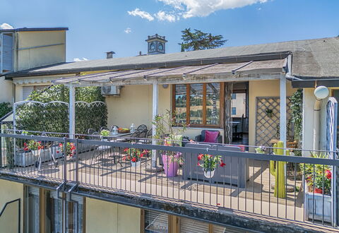 Casamia Tuscan Oasis: 4Br Panoramic Penthouse, Sky: Balcón, Maceta, Porche, Hierro, Sombra, Planta De Casa, Silla, Diseño, Estructura Al Aire Libre, Pretil