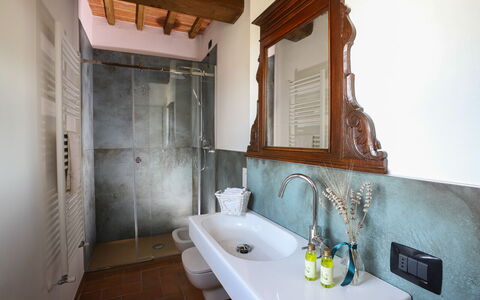 Capanna Di Elfo: Arreglo De Tubería, Piso, Diseño De Interiores, Suelo, Grifo, Encendiendo, Plomería, Baño, Lavabo, Lavabo Del Baño