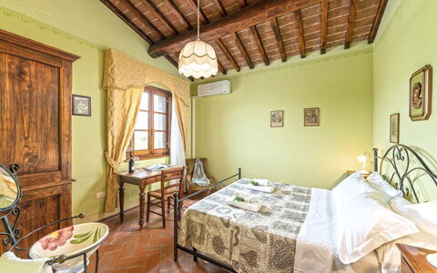 Dimora Di Castroncello: Mueble, Diseño De Interiores, Techo, Cama, Habitación, Suelo, Piso, Mesa, Linos, Habitación