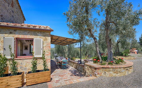 Marielena Authentic Chianti Retreat: Panoramic Vie: Cabaña, Jardín, Patio Interior, Paisajismo, Yarda, Inmuebles, Ladrillo, Casa De Campo, Losa, Pared De Piedra