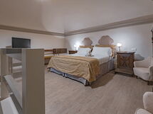 Elegant Suite: Florence Apartment with View on Med