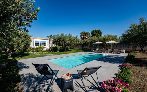 Villa Virginia: Azul, Piscina, Mueble Para Exteriores, Jardín, Recurso, Inmuebles, Sombra, Paisajismo, Eco Hotel, Villa