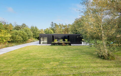 Hortense - 900M from the Sea: Techo, Casa, Casa, Cabaña, Puerta, Vía Muerta, Inmuebles, Césped, Yarda, Porche