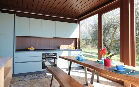 Villa Montello Pool, Jacuzzi, Ac, Wifi, Treviso: Diseño De Interiores, Cocina, Mueble, Madera, Mostrador, Piso, Techo, Casa, Suelo, Encendiendo