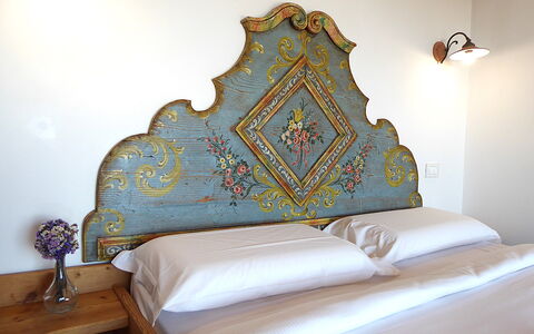 Villa Montello Pool, Jacuzzi, Ac, Wifi, Treviso: Diseño De Interiores, Mueble, Habitación, Sábana, Lecho, Cama, Linos, Habitación, Marco De La Cama, Lámpara