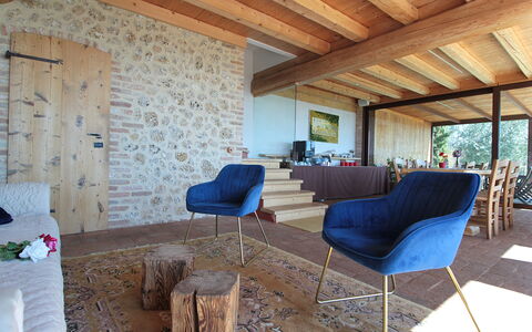 Villa Montello Pool, Jacuzzi, Ac, Wifi, Treviso: Mueble, Diseño De Interiores, Piso, Silla, Madera, Suelo, Habitación, Mesa, Sala, Encendiendo