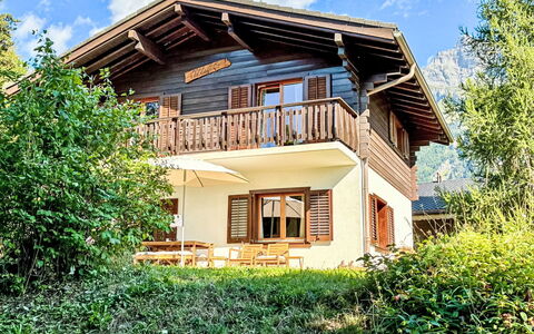 Katanga: Casa, Cabaña, Casa, Techo, Área Rural, Puerta, Casa De Campo, Porche, Balcón