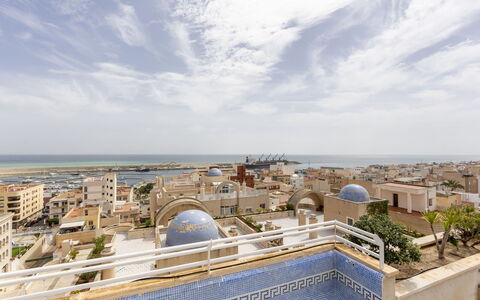 Infinite Viewpoint: Mar, Recurso, Piscina, Hotel, Balcón, Balneario, Ciudad De Vacaciones, Villa, Playa, Pretil