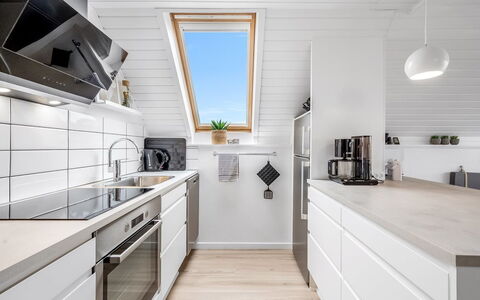 Jelisaveta - 500M from the Sea: Mueble, Diseño De Interiores, Piso, Suelo, Techo, Habitación, Silla, Mesa, Departamento, Cocina Y Comedor Mesa