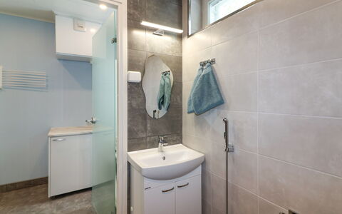 Villa Mella: Arreglo De Tubería, Lavabo Del Baño, Piso, Baño, Lavabo, Pared, Diseño De Interiores, Suelo, Grifo, Techo