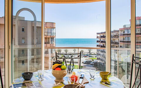 Les Rives du Soleil: Departamento, Balcón, Condominio, Hotel, Silla, Recurso, Ático, Sala, Brazo