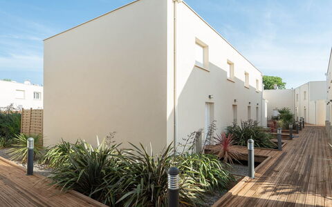 La Dune: Barrio Residencial, Departamento, Sombra, Entrada De Coches, Balcón, Pasarela, Patio