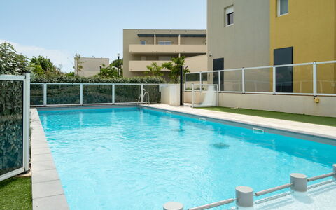 La Dune: Piscina, Material Compuesto, Departamento, Recurso, Balcón, Condominio, Sombra, Hotel, Mueble Para Exteriores, Villa