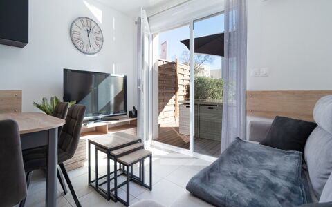 La Dune: Mueble, Madera, Diseño De Interiores, Piso, Suelo, Casa, Departamento, Techo, Silla, Sala