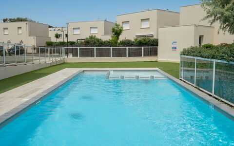 La Dune: Piscina, Barrio Residencial, Recurso, Material Compuesto, Diseño Urbano, Thermae, Departamento, Fuente De Agua, Sombra, Paisajismo