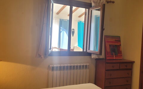 Casa Pleno Sol: Madera, Diseño De Interiores, Habitación, Cama, Suelo, Habitación, Sábana, Lecho, Linos, Manchas De Madera