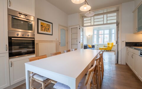 Les Citrinelles with Parking: Mueble, Diseño De Interiores, Piso, Suelo, Mostrador, Techo, Madera, Cocina, Gabinetes, Lámpara