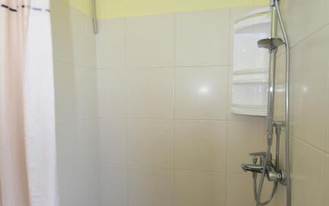 Appartamento Central Sea View Opatija: Baño, Pared, Arreglo De Tubería, Alcachofa De La Ducha, Piso, Ducha, Suelo, Diseño De Interiores, Plomería, Baño