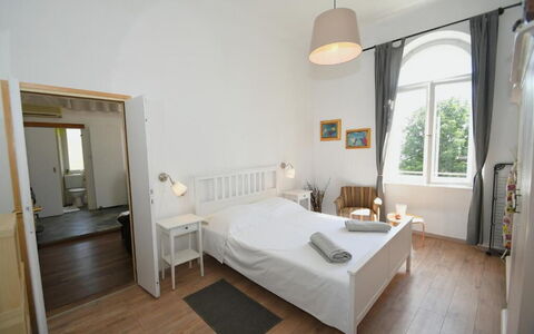Appartamento Central Sea View Opatija: Mueble, Diseño De Interiores, Cama, Habitación, Piso, Suelo, Madera, Sábana, Lecho, Habitación