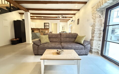 Casa Rossa Ac, Wifi, Prodol - Croazia: Mueble, Diseño De Interiores, Piso, Sofá, Suelo, Madera, Habitación, Mesa, Sala, Techo