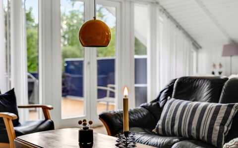Mila - 30Km from the Sea: Mueble, Madera, Diseño De Interiores, Encendiendo, Casa, Piso, Lámpara, Sala, Habitación, Techo