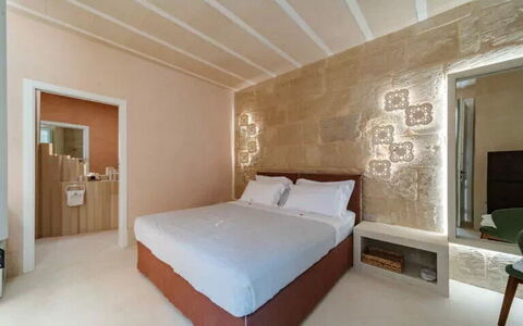 Palazzo Corte Dei Granai: Pared, Piso, Suelo, Diseño De Interiores, Techo, Habitación, Departamento, Habitación, Cama, Suite