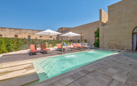 Palazzo Corte Dei Granai: Piscina, Patio, Hacienda, Hotel, Planta De Casa, Maceta, Fuente De Agua, Villa