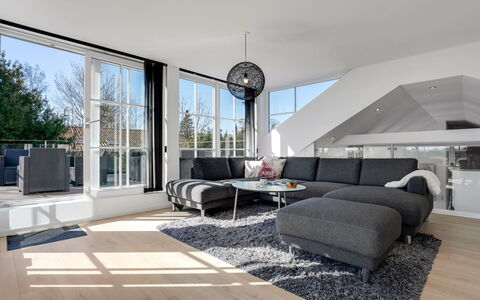 Judit - 10M from the Sea: Diseño De Interiores, Piso, Mueble, Techo, Sofá, Departamento, Suelo, Casa, Sala, Arquitectura