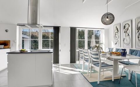 Judit - 10M from the Sea: Mueble, Diseño De Interiores, Piso, Suelo, Silla, Madera, Cocina Y Comedor Mesa, Mesa, Techo, Comedor