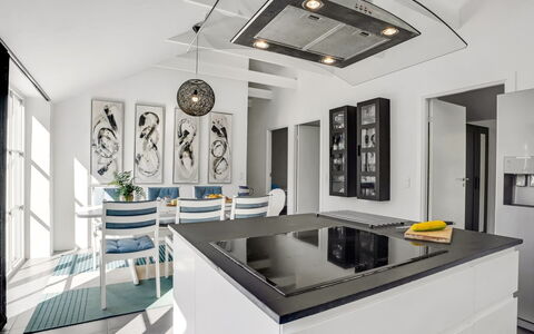 Judit - 10M from the Sea: Mueble, Diseño De Interiores, Piso, Cocina, Suelo, Techo, Madera, Silla, Lámpara, Mostrador