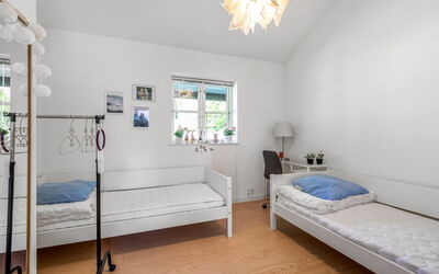 Christin - 275M from the Sea