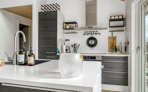 Kato - from the Sea: Cocina, Mostrador, Aparato De Cocina, Diseño De Interiores, Electrodoméstico, Gabinetes, Mueble, Piso, Casa, Electrodoméstico