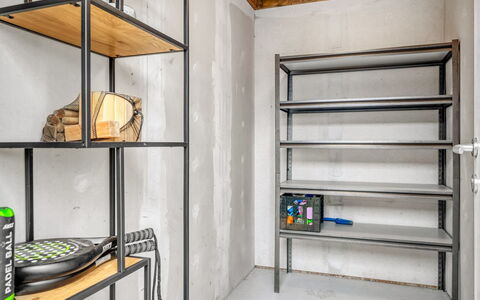 Kato - from the Sea: Estante, Estantería, Mueble, Habitación, Techo, Madera Contrachapada