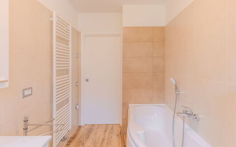 Dro 100: Piso, Baño, Suelo, Pared, Arreglo De Tubería, Diseño De Interiores, Madera, Plomería, Bañera, Grifo