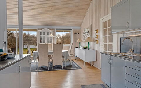 Tosti - 180M to the Fjord: Piso, Diseño De Interiores, Madera, Cocina, Techo, Suelo, Mueble, Lámpara, Suelos De Madera, Mostrador