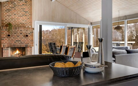Tosti - 180M to the Fjord: Madera, Diseño De Interiores, Techo, Piso, Mueble, Suelo, Casa, Sofá, Sala, Habitación