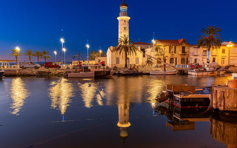 Les Rivages D'Ulysse: Cielo, Barco, Watercraft, Centro De Deportes Acuáticos, Torre, Barcos Y Canotaje - Efectos Y Equipo, Puerto, Puerto, Oscuridad, Muelle