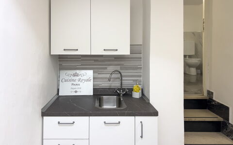 Casa Nina Seconda - Sanremo: Cocina, Mostrador, Diseño De Interiores, Lavabo, Piso, Arreglo De Tubería, Aparato De Cocina, Fregadero, Gabinetes, Suelo